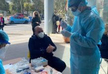 με περιορισμένα τεστ