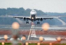 ΗΠΑ: Κρύφτηκε στο σύστημα προσγείωσης