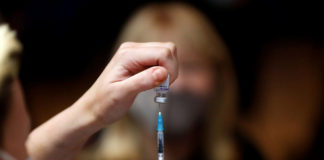 Κομισιόν στο δρόμο του «αποφασίζουμε και επιβάλουμε»-ΕΕ τρέχει προς υποχρεωτικό εμβολιασμό