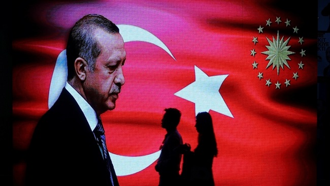 Τουρκία: Ο Ερντογάν καρατόμησε
