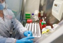 Η κυβέρνηση εμπαίζει τους εμβολιασμένους