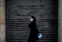 Επανέρχονται τα πρόστιμα για μη χρήση μάσκας στους εξωτερικούς χώρους-Τι προβλέπεται