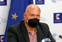 Μεταδοτική η Όμικρον αλλά με ελάχιστες