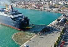 Χιώτες μπλόκαραν στο λιμάνι την αποβίβαση