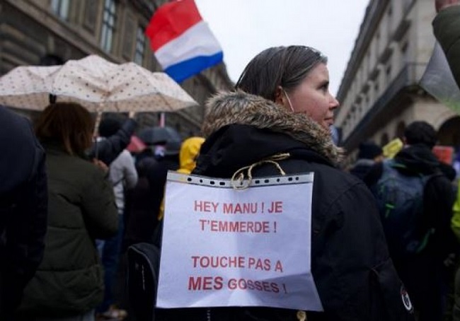 Γαλλία: Μεγάλες διαδηλώσεις κατά υποχρεωτικότητας