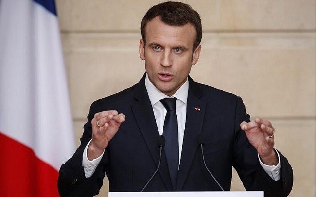 Macron: Διχάζει τη Γαλλία-Θέλει να τσαντίσει ανεμβολίαστους