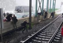 Σκηνές τρόμου: Κοσμοπλημμύρα στον Προαστιακό