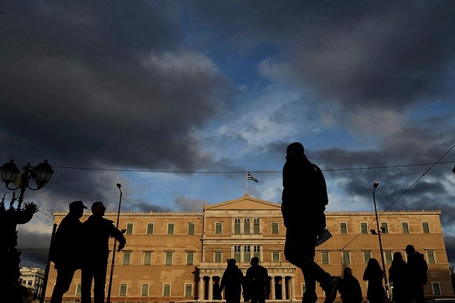 Βαριές οι σκιές στην ελληνική οικονομία