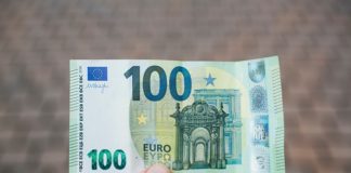 επιβάλλει το πρόστιμο των 100 ευρώ η κυβέρνηση