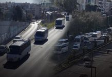 ακολουθούν αγροτικά τρακτέρ