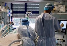 Καταγγελία γιατρού: «Διασωληνωμένοι περιμένουν σε θαλάμους