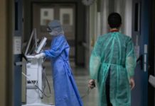 Υγειονομικοί σέ αναστολή