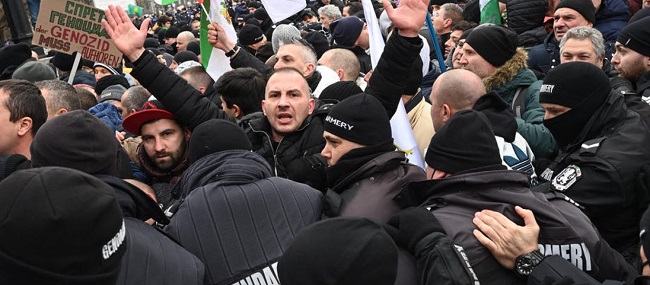 Βουλγαρία: Χιλιάδες διαδηλωτές κατά του Covid pass