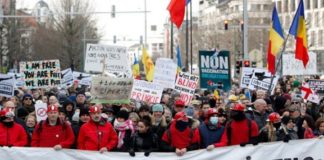 Διαδηλώσεις κατά του υγειονομικού αυταρχισμού