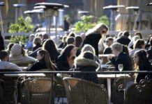 Η Σουηδία πρόλαβε την Βρετανία: Τέλος οι απαγορεύσεις