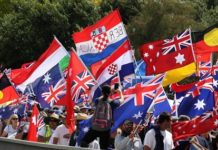 Σείεται και Καμπέρα από διαδηλωτές