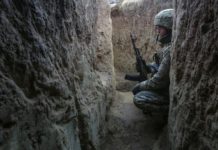 Ζελένσκι και Αζόφ παίρνουν στο λαιμό