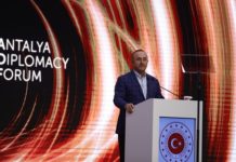 Ο Ερντογάν συνεχίζει τη «θεατρική» μεσολάβηση