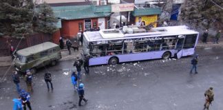 Οι Ουκρανοί βομβαρδίζουν τα παιδιά μας