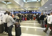 στο εξωτερικό των νέων Ελλήνων