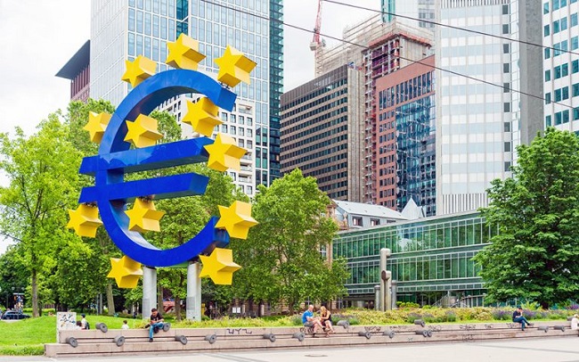 Η Ευρωζώνη «σέρνεται»-Ευρώ 1 προς 1