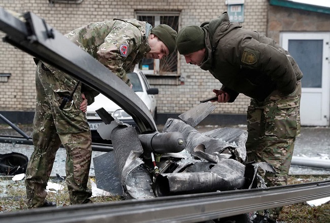 Ουκρανοί στρατιώτες πυροβολούν εν ψυχρώ