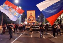 Σέρβοι στους δρόμους υπέρ του Πούτιν