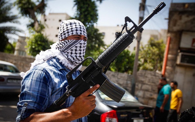 Οι Παλαιστίνιοι μάχονται κατά των Ισραηλινών