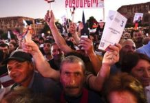 Χάος στην Αρμενία: Χιλιάδες