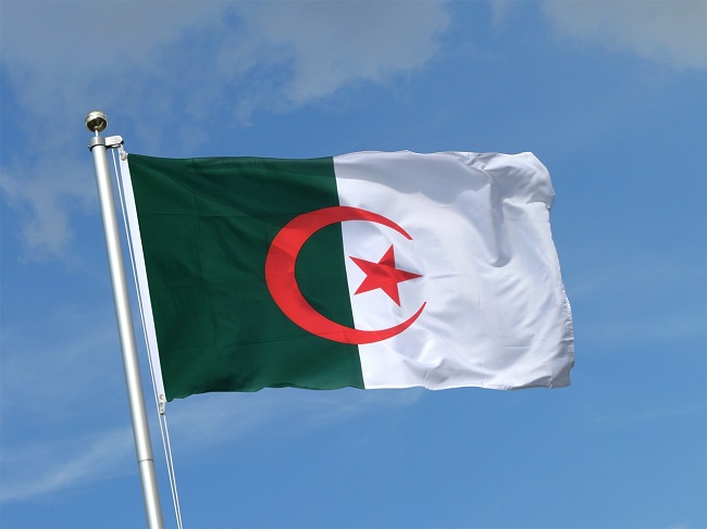 Η Αλγερία αναστέλλει τη συνθήκη φιλίας