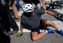 Ο Μπάιντεν σωριάστηκε ενώπιον κόσμου