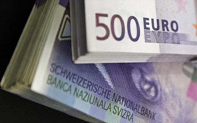 Σε ισοτιμία με το ευρώ το ελβετικό φράγκο