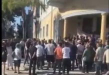 στον υφυπουργό Σίμο Κεδίκογλου