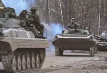 Βρετανία: Η Ρωσία συγκεντρώνει