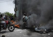 Συνεχίζονται οι διαδηλώσεις για τις ελλείψεις