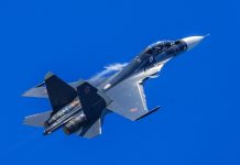 Ρωσία-Φόρτωσε μαχητικά Su-30