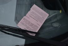 Επική αντίδραση γυναίκας όταν έλαβε
