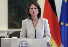 Εξετάζει την απαγόρευση εισόδου