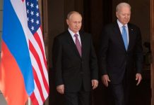 Ενώ Biden προειδοποιεί Ρωσία