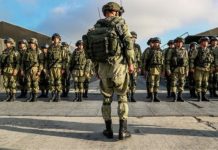 Πλημμυρίζουν τα κέντρα στρατολόγησης