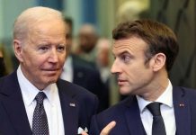 Επίθεση Macron σε Biden