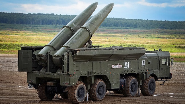 Οι Ρώσοι μεταφέρουν πυραύλους