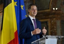 https://twitter.com/alexanderdecroo/status/1592609424572841984?ref_src=twsrc%5Etfw%7Ctwcamp%5Etweetembed%7Ctwterm%5E1592609424572841984%7Ctwgr%5Eb850aefcd73f26eba1622d8ec6e009d5601ed540%7Ctwcon%5Es1_&ref_url=https%3A%2F%2Fwww.pronews.gr%2Fkosmos%2Fto-velgio-dilonei-sto-pleyro-tis-polonias-kai-perimenei-to-nato-na-tous-prostateysei%2F