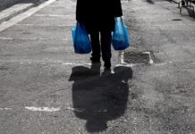 Ακρίβεια: Οι Ευρωπαίοι στο χείλος