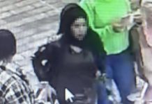 Γυναίκα είναι η δράστις που πυροδότησε τη βόμβα της έκρηξης στην Κωνσταντινούπολη, σύμφωνα με τον Τούρκο αντιπρόεδρο Φουάτ Οκτάι. «Διαπιστώθηκε ότι μια γυναίκα δράστις πυροδότησε τη βόμβα. Το περιστατικό ερευνάται και γίνονται οι απαραίτητες αξιολογήσεις. Μέχρι στιγμής, έχουμε χάσει 6 άτομα, εκ των οποίων τα 4 στο σημείο της επίθεσης. Έχουμε 81 τραυματίες. Η έρευνα στον τόπο του εγκλήματος συνεχίζεται με ταχύτητα. Θα φτάσουμε στο τέλος πολύ σύντομα. Όποιος βρίσκεται από πίσω, θα λογοδοτήσει» δήλωσε ο Οκτάι. Υπενθυμίζεται πως έξι άνθρωποι σκοτώθηκαν από την έκρηξη που συγκλόνισε στις 16:20 σήμερα τον πλέον πολυσύχναστο πεζόδρομο στο κέντρο της Κωνσταντινούπολης, σε ένα συμβάν που ο πρόεδρος Ρετζέπ Ταγίπ Ερντογάν αποκάλεσε μια βομβιστική επίθεση που «μυρίζει τρομοκρατία».
