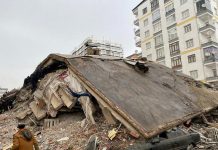 Σεισμός: Σκηνές «Αποκάλυψης» από την Τουρκία και τη Συρία, τουλάχιστον 500νεκροί