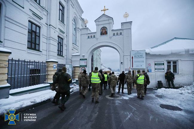 Εκρηκτική κατάσταση στη «Λαύρα των Σπηλαίων»-Συμπλοκές μεταξύ Ορθόδοξων  μοναχών και Ουκρανών