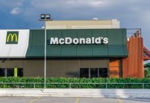 McDonald’s-Κλείνει προσωρινά τα γραφεία της μέχρι να ανακοινώσει απολύσεις