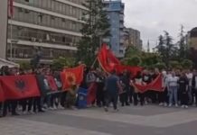 Οι Κοσσοβάροι φωνάζουν υπέρ του UCKJ (βίντεο)