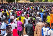 Εκατοντάδες νέοι εθελοντές για να πολεμήσουν για τη πατρίδα τους, το Νίγηρα!